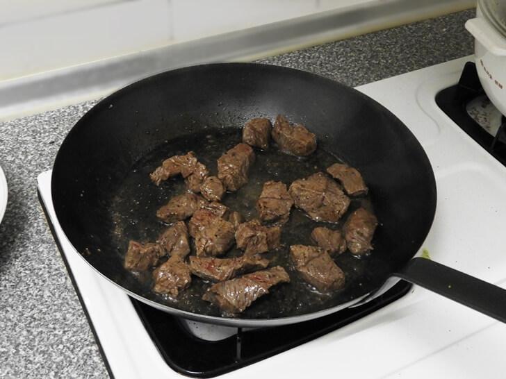 牛肉塊熟度剛好準備起鍋