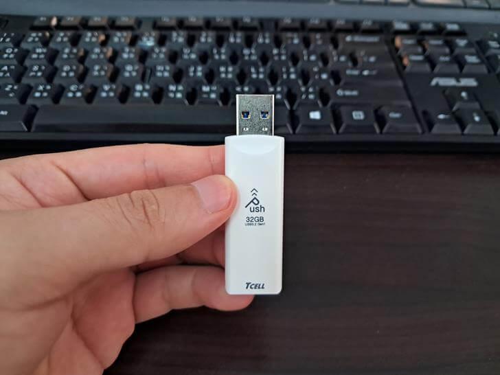 推出頭的 TCELL USB3.2 Gen1 32GB Push 推推隨身碟